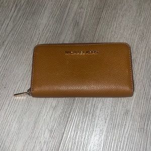 Micheal Kors Hand Wallet